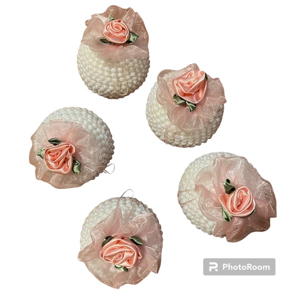 Set of Pink & White Christmas Tree Decorations 🌸🎄 - Picture 5 of 10